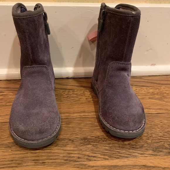 Adorable Ugg girls boots toddler size 7, grey with pink stitching and ribbon - Picture 3 of 7